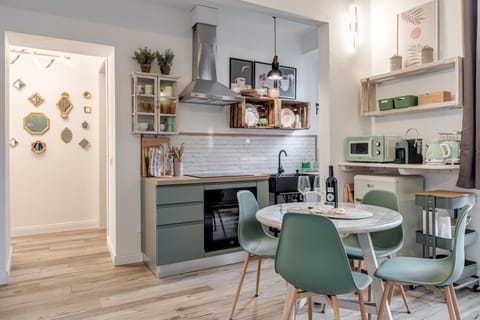 Property building, Kitchen or kitchenette, Living room