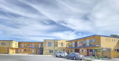 Property building, Day, Street view, Parking