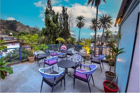 Spring, Day, Garden, View (from property/room), Balcony/Terrace, Seating area, Dining area