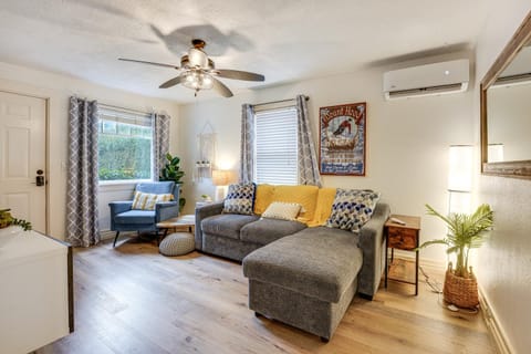 Walk to Dtwn Camas Pet-Friendly Retreat with Yard! House in Willamette Valley