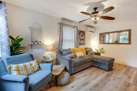 Walk to Dtwn Camas Pet-Friendly Retreat with Yard! House in Willamette Valley