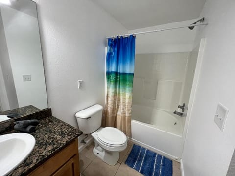 Cheerful 3 bedroom townhome Pool! Beach! Fun! Apartment in Gulfport