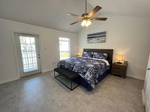 Cheerful 3 bedroom townhome Pool! Beach! Fun! Apartment in Gulfport