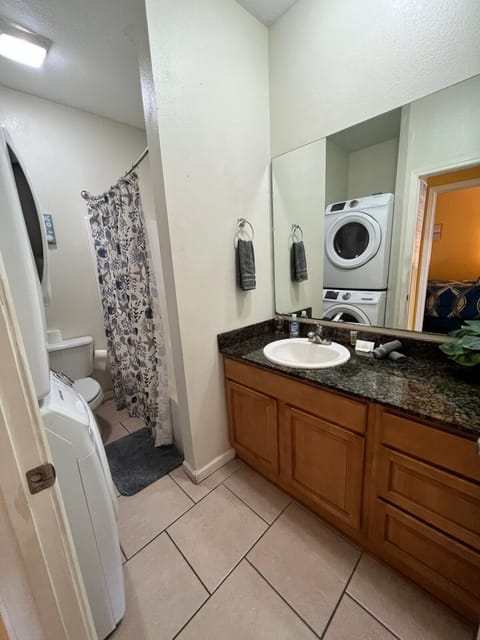 Gorgeous 3 bedroom townhome Walk to the beach Apartment in Gulfport