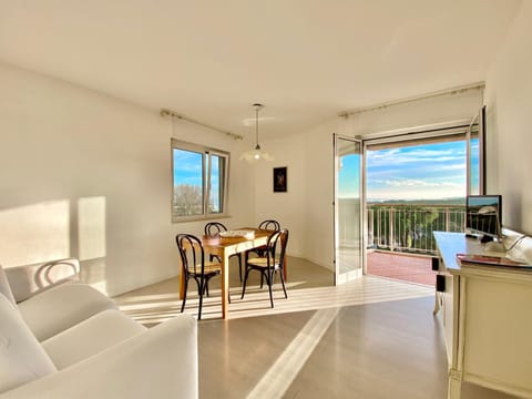 Balcony/Terrace, Dining area