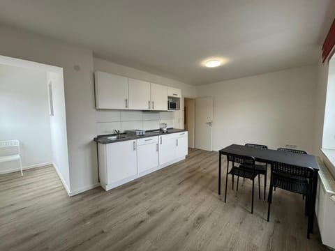 Kitchen or kitchenette, Dining area, stove