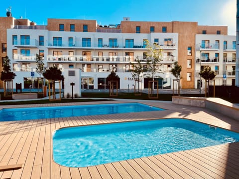Property building, Day, Pool view, Swimming pool, sunbed