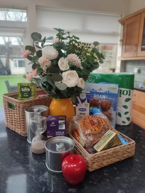 Food and drinks, Food, Breakfast, Continental breakfast