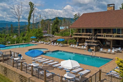 Chalet Village Cabin Sleeps 9 Mtn View 360 Deck Cabin in Gatlinburg