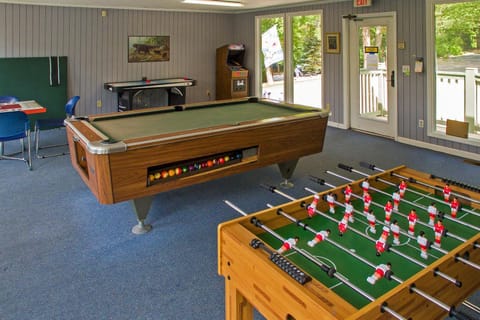 Chalet Village Cabin Sleeps 9 Mtn View 360 Deck Cabin in Gatlinburg