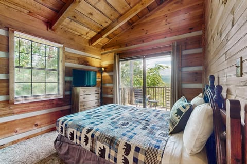 Secluded Home Sleeps 6 Mtn Views Dog Welcome House in Sevier County