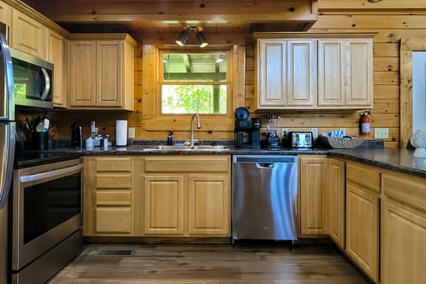 Spacious Cabin Sleeps 16 Games Near Downtown Cabin in Pigeon Forge