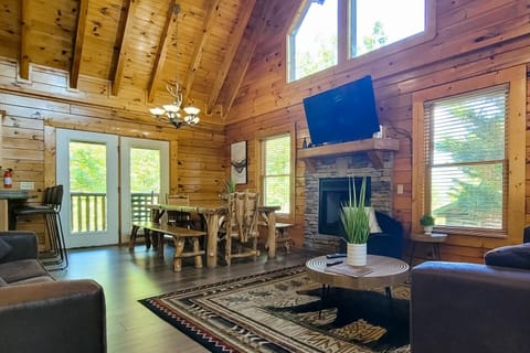 Spacious Cabin Sleeps 16 Games Near Downtown Cabin in Pigeon Forge