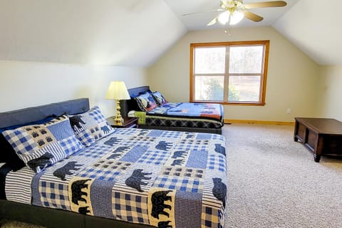 Mountain Home Sleeps 10 Fireplace Foosball Table House in Sevierville