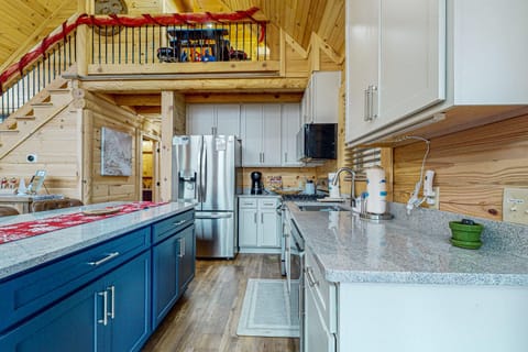 Serene Cabin Sleeps 8 Hot Tub Arcade Fireplace Cabin in Sevier County