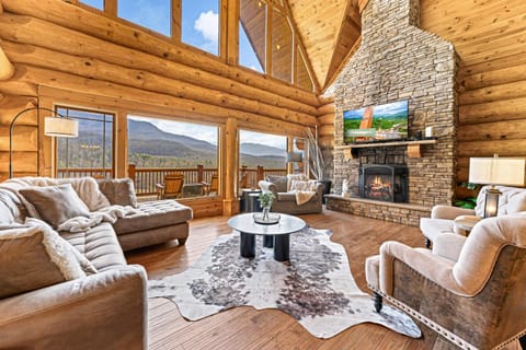 4-Story Cabin Sleeps 22 Hot Tub Game Theater room Cabin in Pittman Center