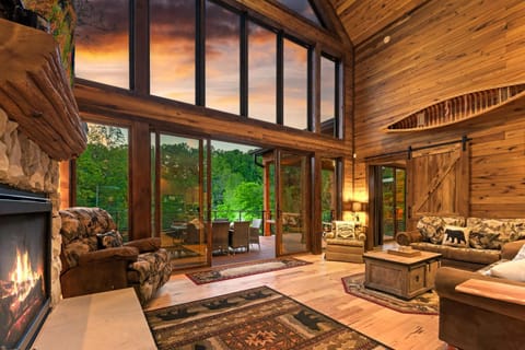 Highly Rated New Riverfront Cabin Full of Windows Hot Tub Pool Table Sleeps 12 Cabin in Townsend