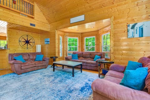 Waterfront Retreat Sleeps 14 Theater Games Grill House in Norris Lake