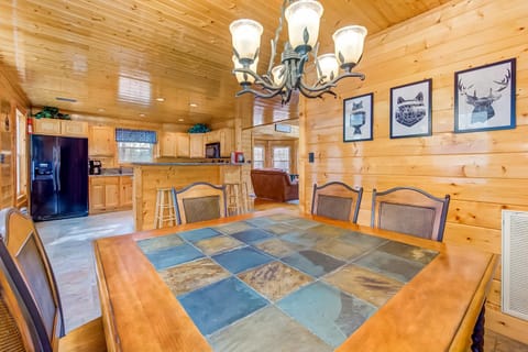 Waterfront Retreat Sleeps 14 Theater Games Grill House in Norris Lake