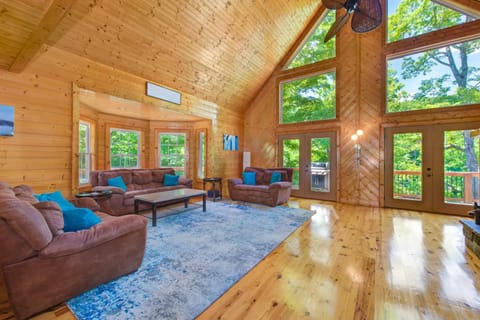 Waterfront Retreat Sleeps 14 Theater Games Grill House in Norris Lake