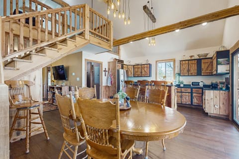 Cozy Lake Front Cabin Sleeps 4 Dock Play Yard Cabin in Douglas Lake