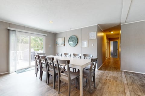 New Lake Home Sleeps 14 Private Dock Deck Grill House in Caryville