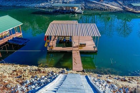 New Lake Home Sleeps 14 Private Dock Deck Grill House in Caryville