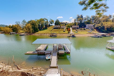 Stunning Lake Front Home Sleeps 13 Dock Views House in Norris Lake