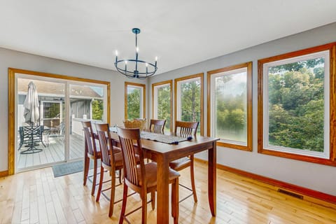 Serene Home Sleeps 14 Dock Waterslide Near Marina House in Caryville