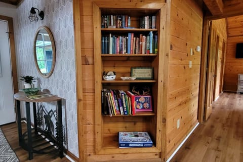 Spacious Cabin Sleep 10 Hot Tub Shared Pool Games Cabin in Pittman Center