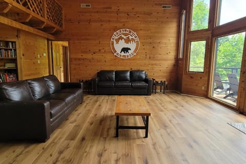 Spacious Cabin Sleep 10 Hot Tub Shared Pool Games Cabin in Pittman Center