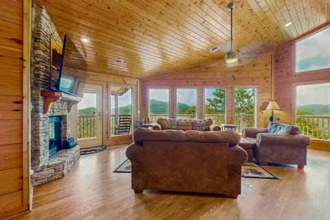 Luxe Cabin Sleeps 18 Hot Tub Deck Panoramic Views Cabin in Sevier County