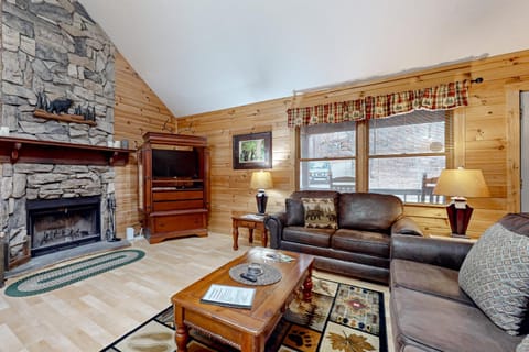 Serene Cabin Sleeps 6 Fire Pit Porch Hot Tub Cabin in Great Smoky Mountains