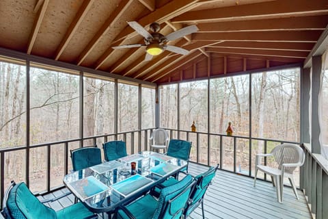 Serene Cabin Sleeps 6 Fire Pit Porch Hot Tub Cabin in Great Smoky Mountains
