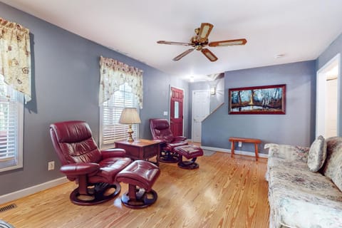 Serene Home Near Douglas Lake Yard Games Grill House in Sevierville