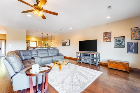 Lakefront Retreat Sleeps 6 Fireplace Boat Slip House in Norris Lake