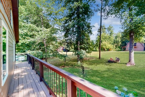 Lovely Lakefront Home Sleeps 6 Firepit Dock Grill House in Norris Lake