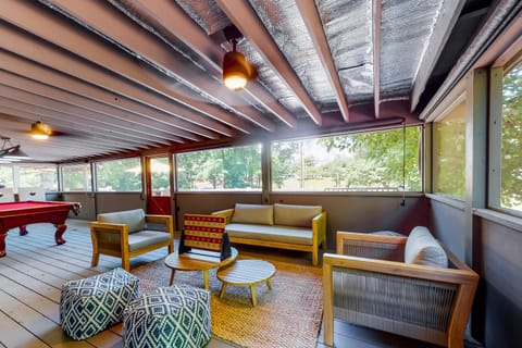 Charming Mtn View Cabin Sleeps 8 Spacious Deck Cabin in Townsend