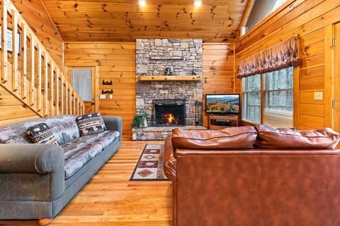 Cozy Cabin Sleeps 8 Catch-Release Fishing Pond Cabin in Sevier County