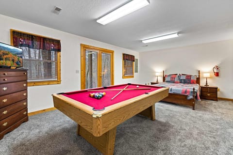 Cozy Cabin Sleeps 8 Catch-Release Fishing Pond Cabin in Sevier County