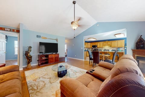 Spacious Home Free Ticket Games Jetted Tub Grill House in Douglas Lake