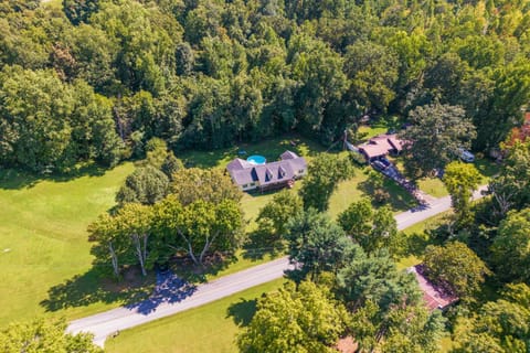 Spacious Home Free Ticket Games Jetted Tub Grill House in Douglas Lake