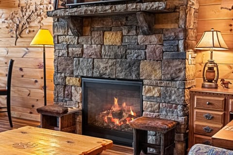 Cabin Views Sleeps 12 Foosball Theater Putt-putt Cabin in Sevier County