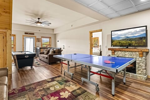 Cabin Views Sleeps 12 Foosball Theater Putt-putt Cabin in Sevier County