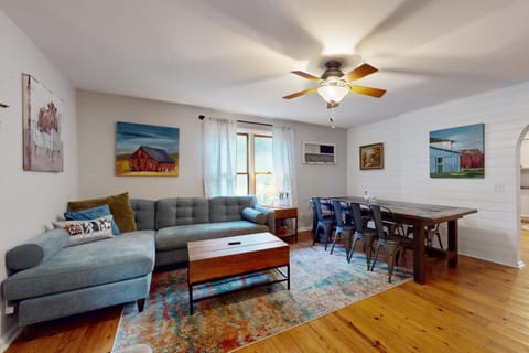 Classic farmhouse-style home w front porch hot tub & free attraction tickets House in Sevier County