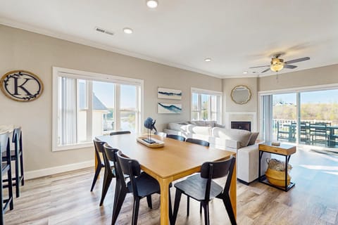 Lake View Cabin Sleeps 10 Pool Golf Marina Access Cabin in Norris Lake