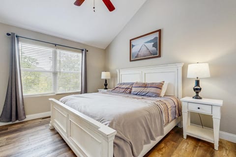 Stunning Lakeview Home Game Room Dock Hot Tub House in Norris Lake