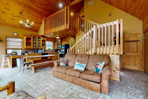 Stunning Lakefront Home Dock Fire Pit Pool table House in Sevierville