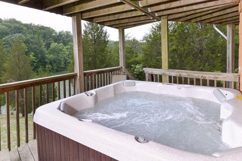 Stunning Lakefront Home Dock Fire Pit Pool table House in Sevierville