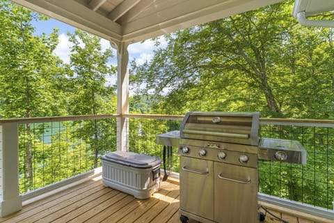 Lakeside Retreat Sleeps 22 Dock Grill Game Room House in Norris Lake